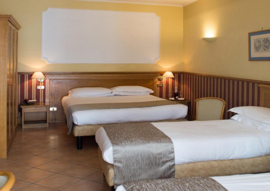 HOTEL LEOPARDI 8