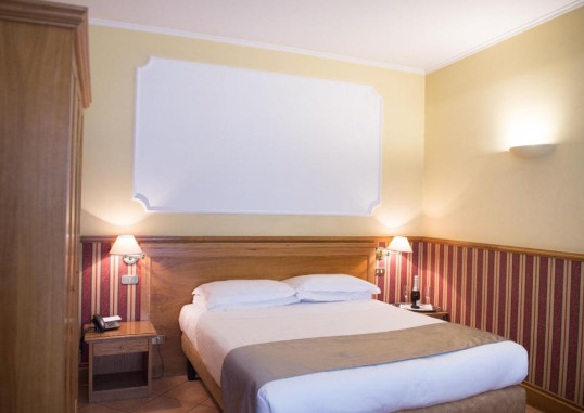 HOTEL LEOPARDI 11