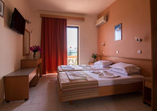 VILLA GEORGE STUDIOS 4