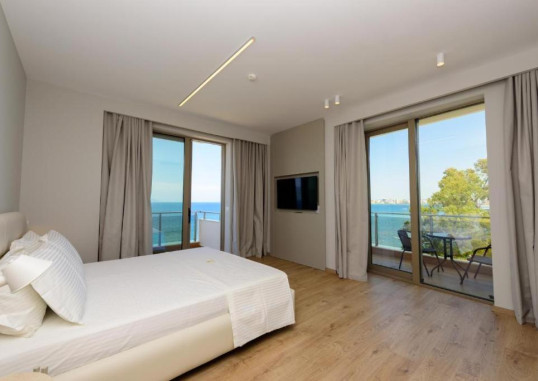 NAVY HOTEL 4