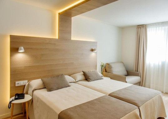HOTEL CARLOS I 4