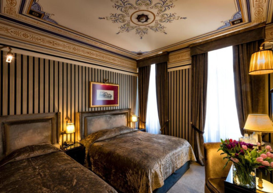 MAISON GRECQUE 4