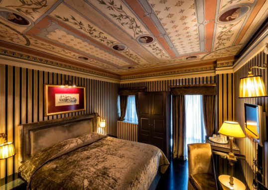 MAISON GRECQUE 5