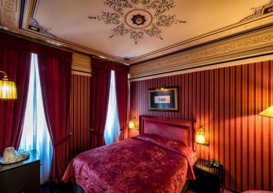MAISON GRECQUE 16