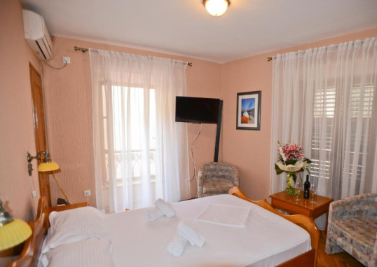 MARIJA HOTEL 13