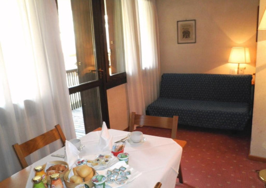 R.T.A. HOTELS DES ALPES 2 3