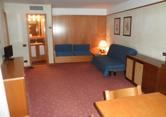 R.T.A. HOTELS DES ALPES 2 7