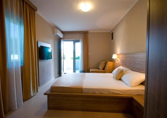 VILA V LUX 4