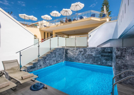 ALEXANDER HOUSE HOTEL 2