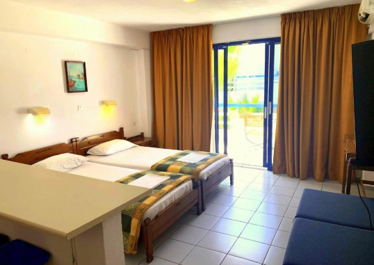KASSAVETIS CENTER STUDIOS & APARTMENTS 4