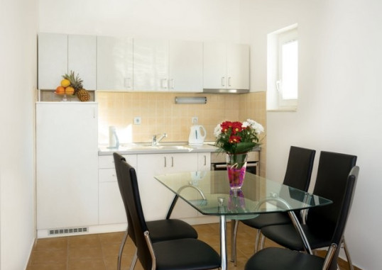 SUNSET APARTMENTS 6