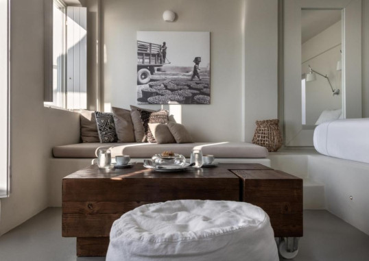WEST EAST SUITES 12