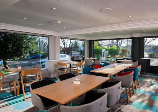 HOLIDAY INN EDINBURGH CITY - WEST 8