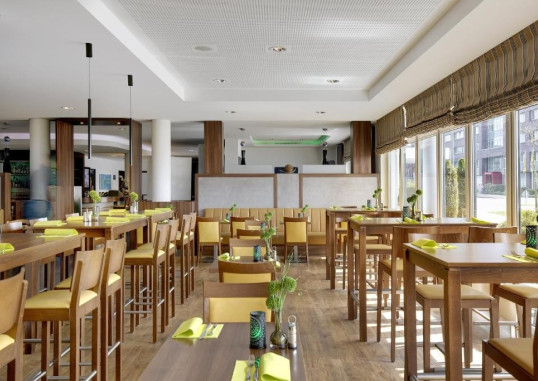 HOLIDAY INN EXPRESS BREMEN AIRPORT 6
