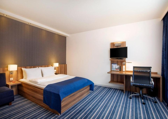 HOLIDAY INN EXPRESS BREMEN AIRPORT 9