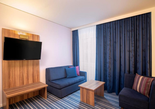 HOLIDAY INN EXPRESS BREMEN AIRPORT 12