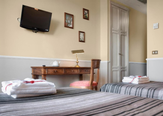 GRAND HOTEL COLONY 6