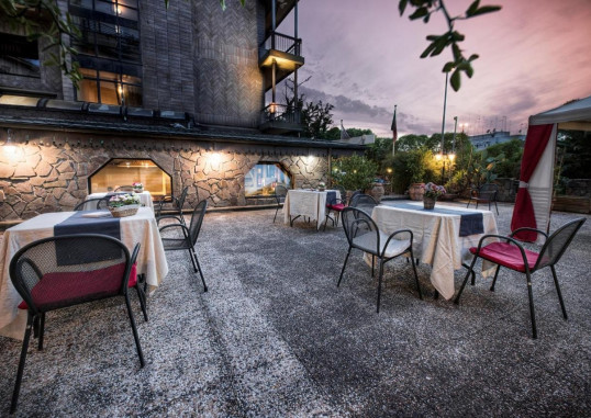 GRAND HOTEL COLONY 9