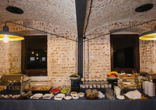 FERENC Hotel & Restaurant 8