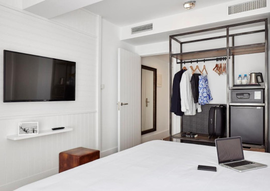 HOTEL DELAMAR - ADULTS ONLY 8