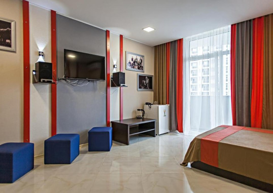 ROCK HOTEL FIRST LINE 4