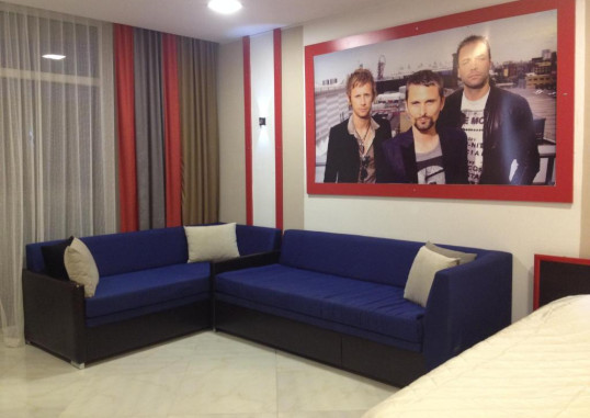 ROCK HOTEL FIRST LINE 15