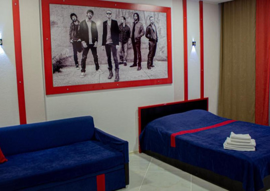 ROCK HOTEL FIRST LINE 16