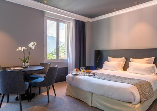GOLF HOTEL 7