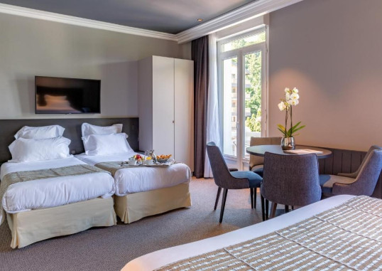 GOLF HOTEL 8