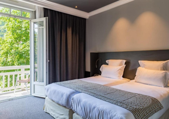 GOLF HOTEL 12