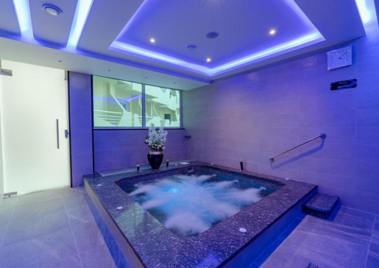 SEVEN SEAS JOLIE BAY 18