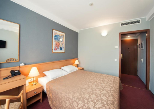 PREMIER HOTEL LYBID 16