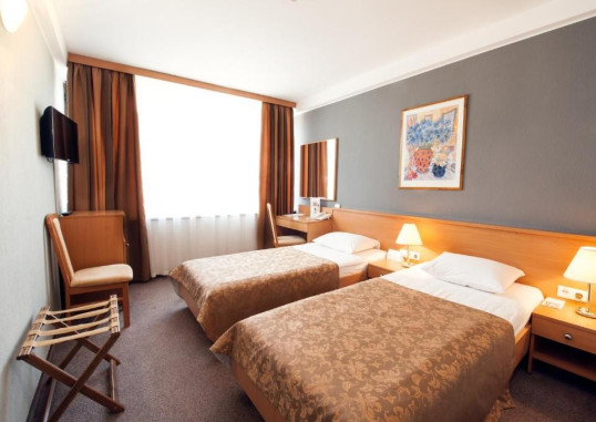 PREMIER HOTEL LYBID 17