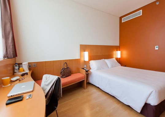IBIS ABU DHABI GATE 20