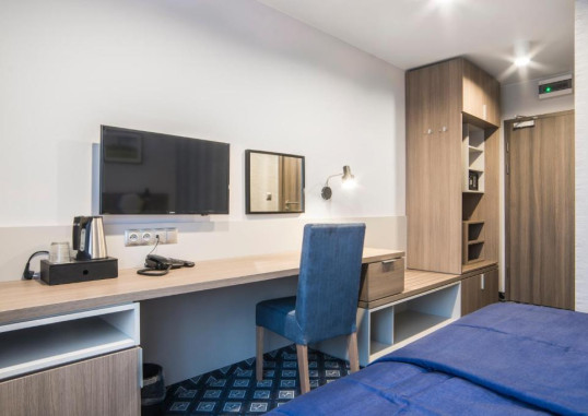 HOTEL URBI 5