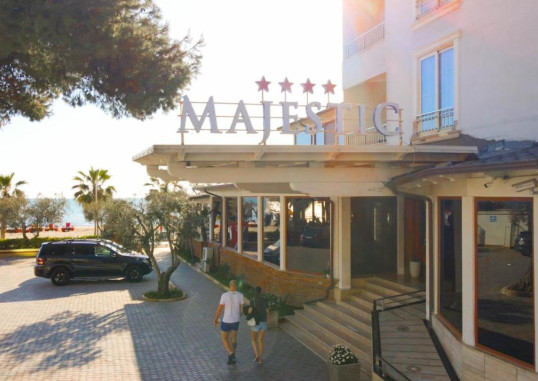 MAJESTIC HOTEL 3