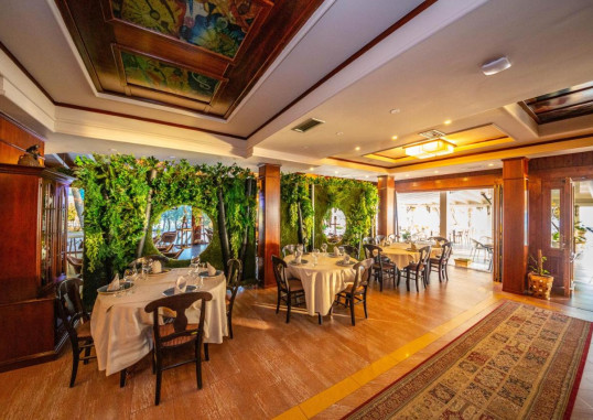 MAJESTIC HOTEL 1