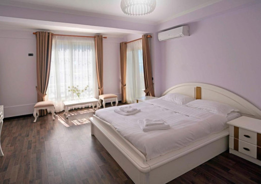 MAJESTIC HOTEL 11