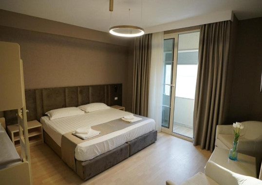 MAJESTIC HOTEL 18