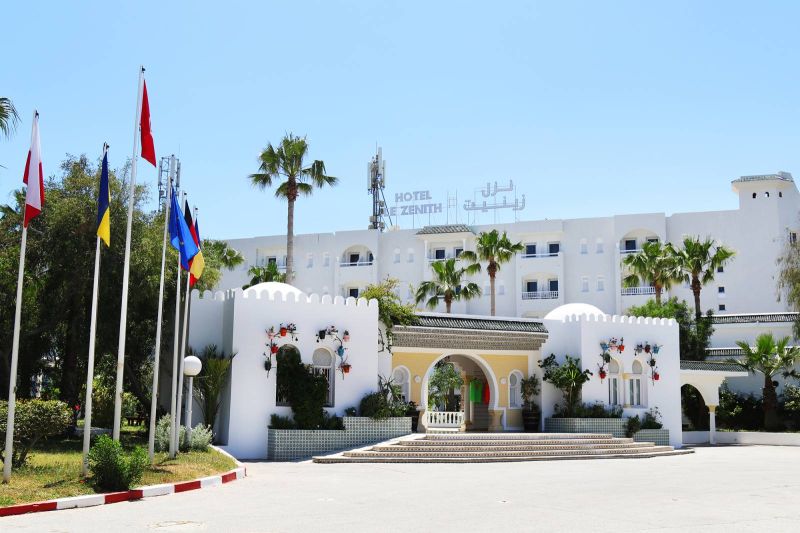 apsistokite ZENITH HOTEL viešbutyje už gerą kainą. 