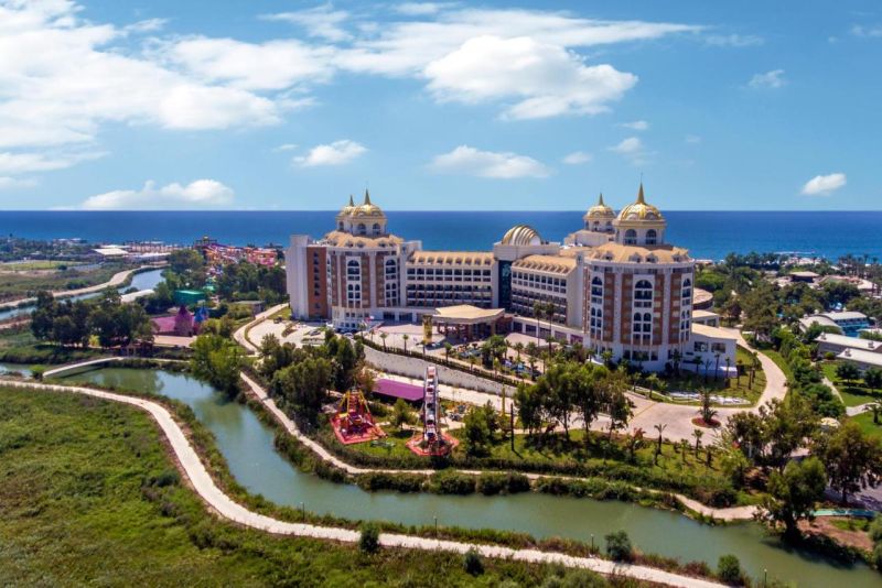 apsistokite DELPHIN BE GRAND RESORT viešbutyje už gerą kainą. 