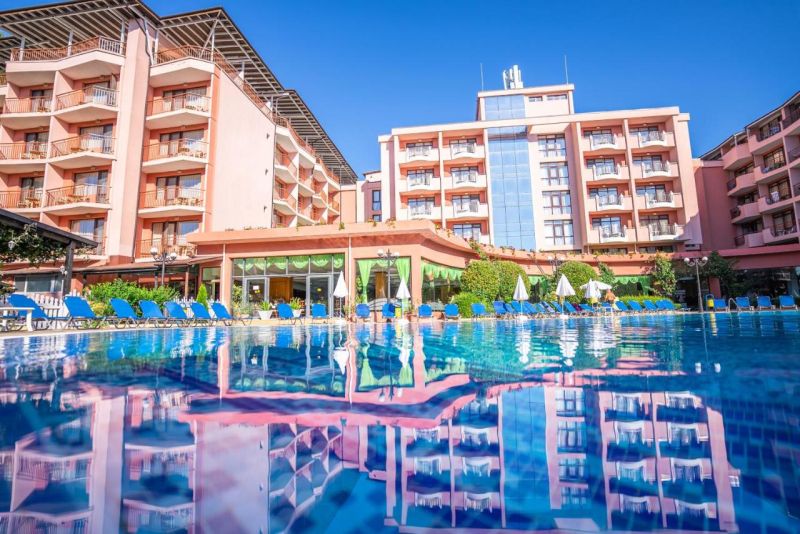 apsistokite IZOLA PARADISE viešbutyje už gerą kainą. 