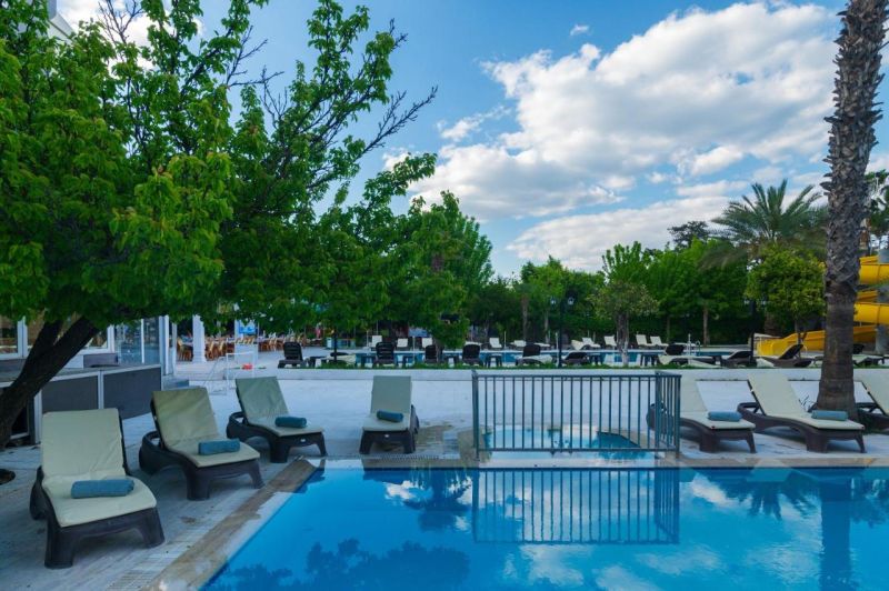apsistokite GRAND HOTEL DERIN viešbutyje už gerą kainą. 