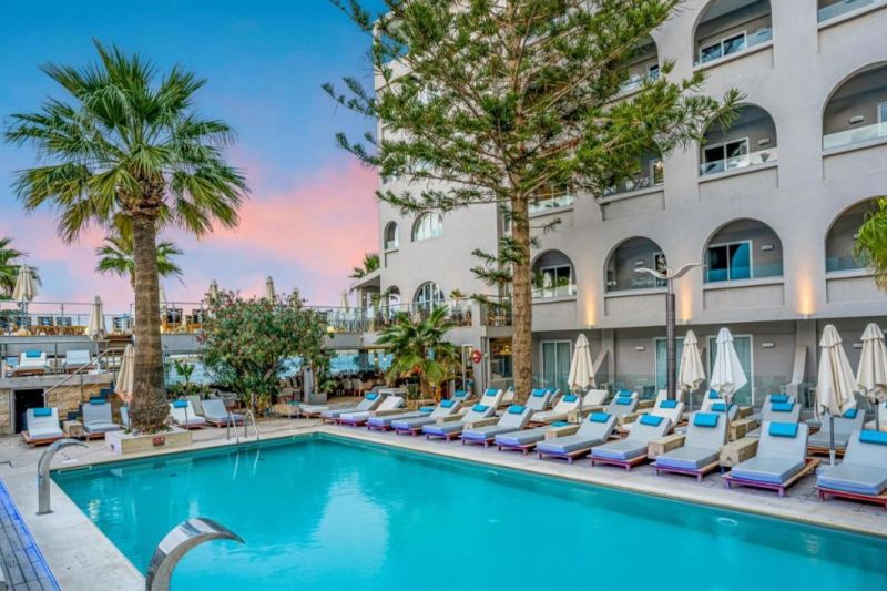 apsistokite GLAROS BEACH HOTEL viešbutyje už gerą kainą. 
