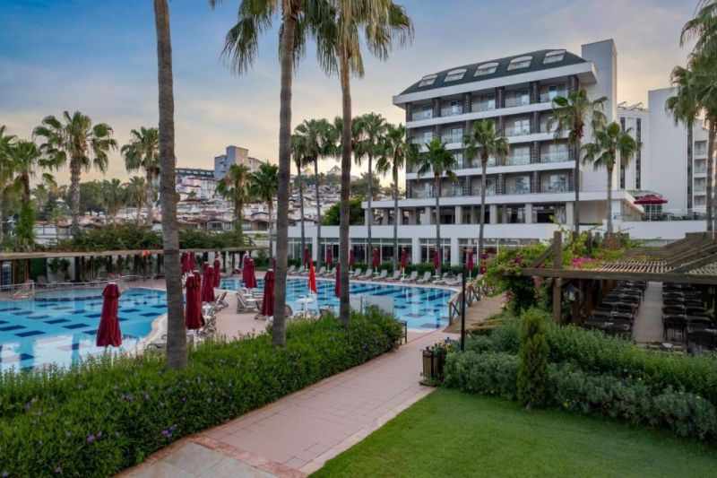 TRENDY PALM BEACH (ADULTS ONLY 16+)