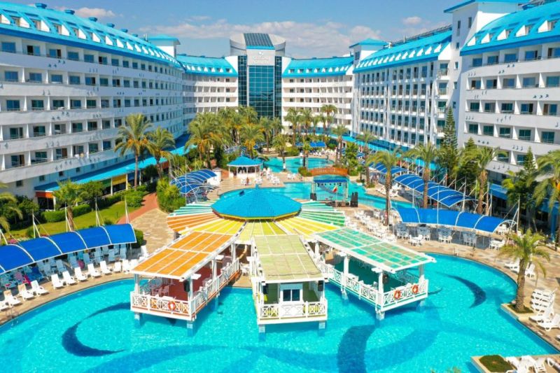 apsistokite CRYSTAL ADMIRAL RESORT SUITES & SPA viešbutyje už gerą kainą. 