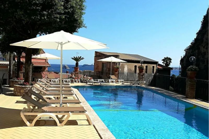 apsistokite HOTEL CORALLO viešbutyje už gerą kainą. 