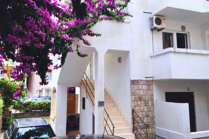 apsistokite GUEST HOUSE VIOLET viešbutyje už gerą kainą. 