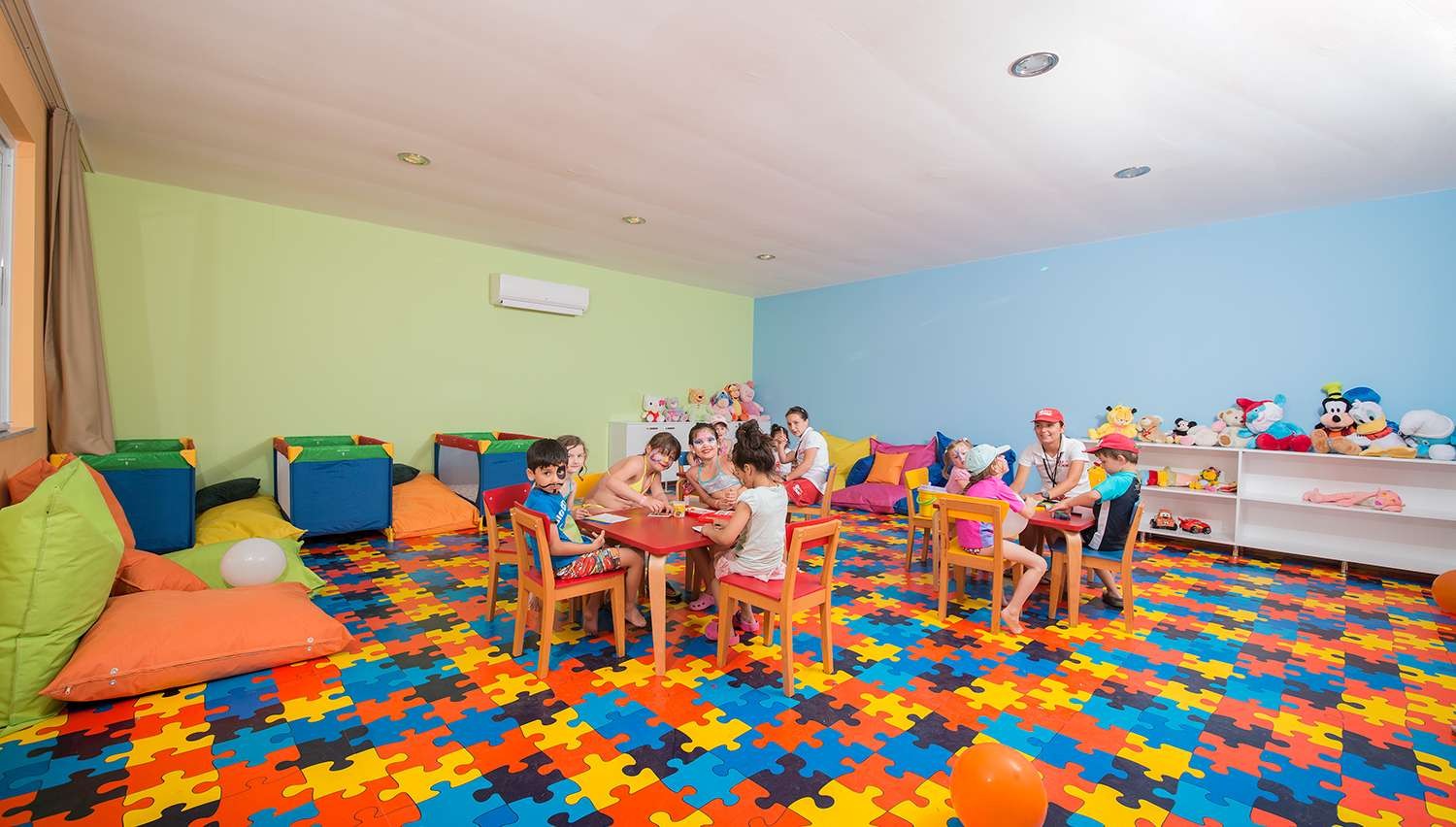 Family club. Лара Резорт Фэмили. Турция отель Ramada Family Club. Лара клуб Анталья. Детский клуб Анталия.